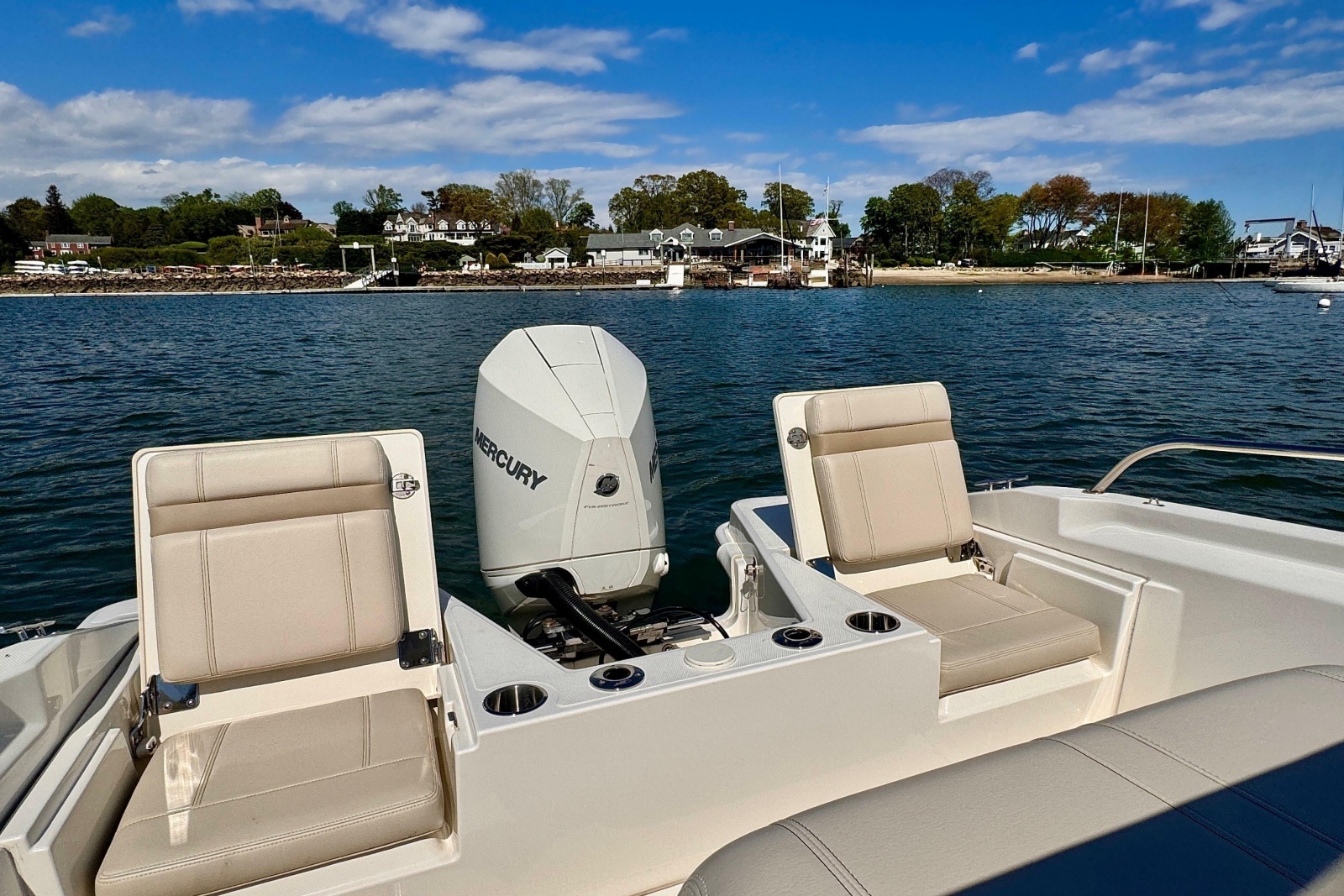 2022 Boston Whaler 220 Dauntless