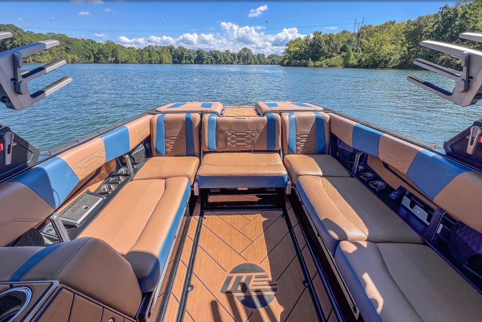 2022 Malibu Wakesetter 25 LSV
