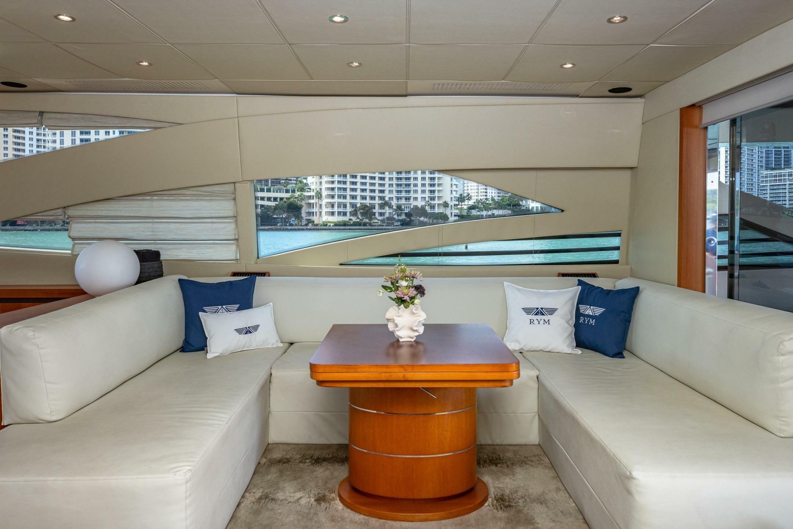 2008 Pershing 90