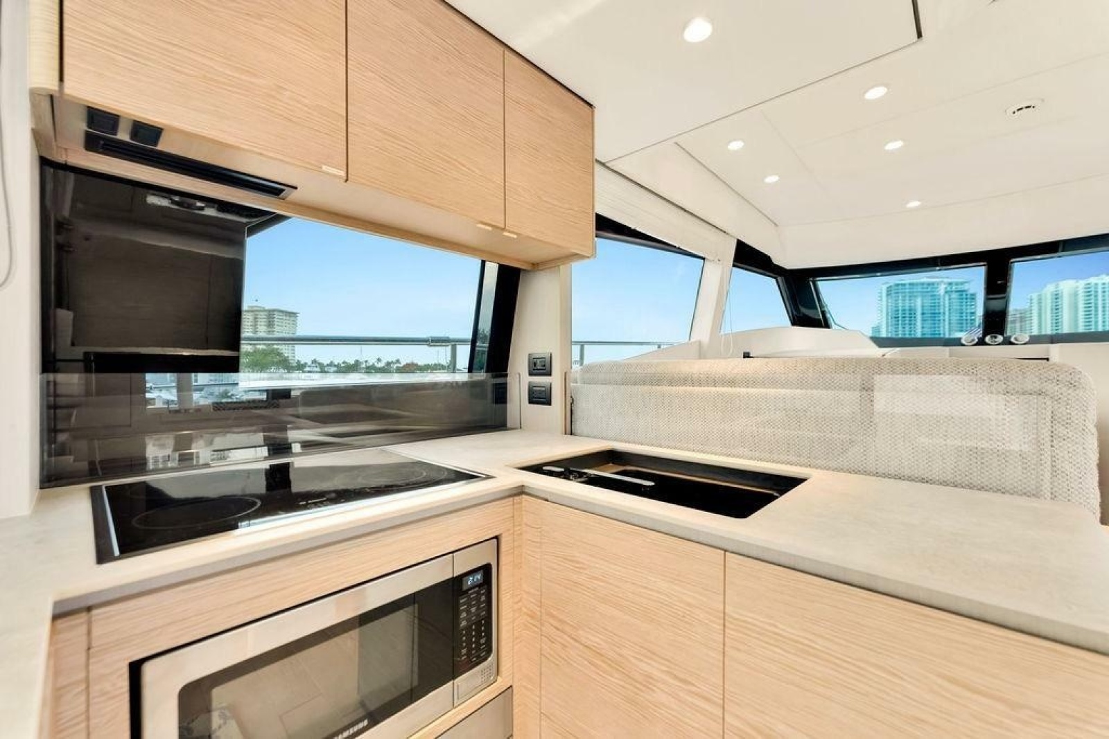 2021 Ferretti Yachts 500