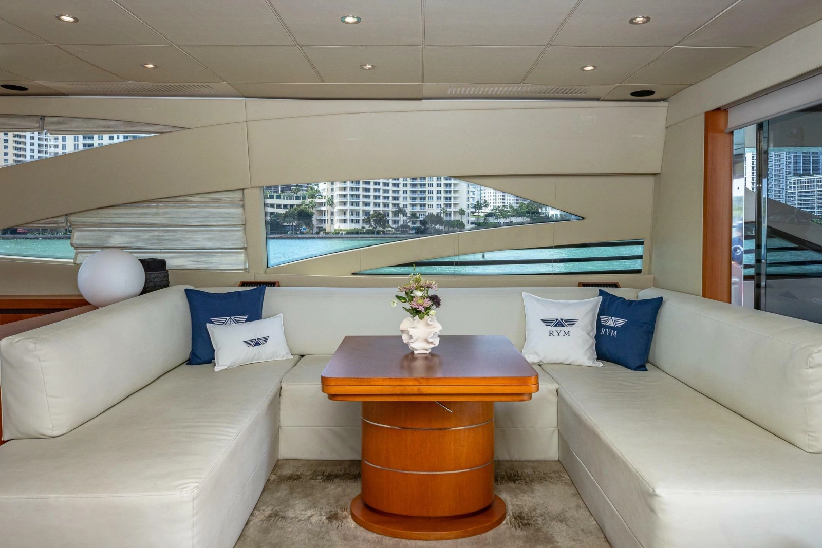 2008 Pershing 90