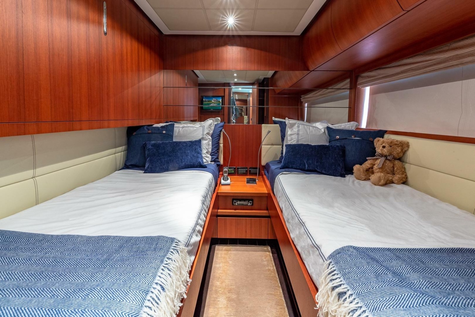 2008 Pershing 90
