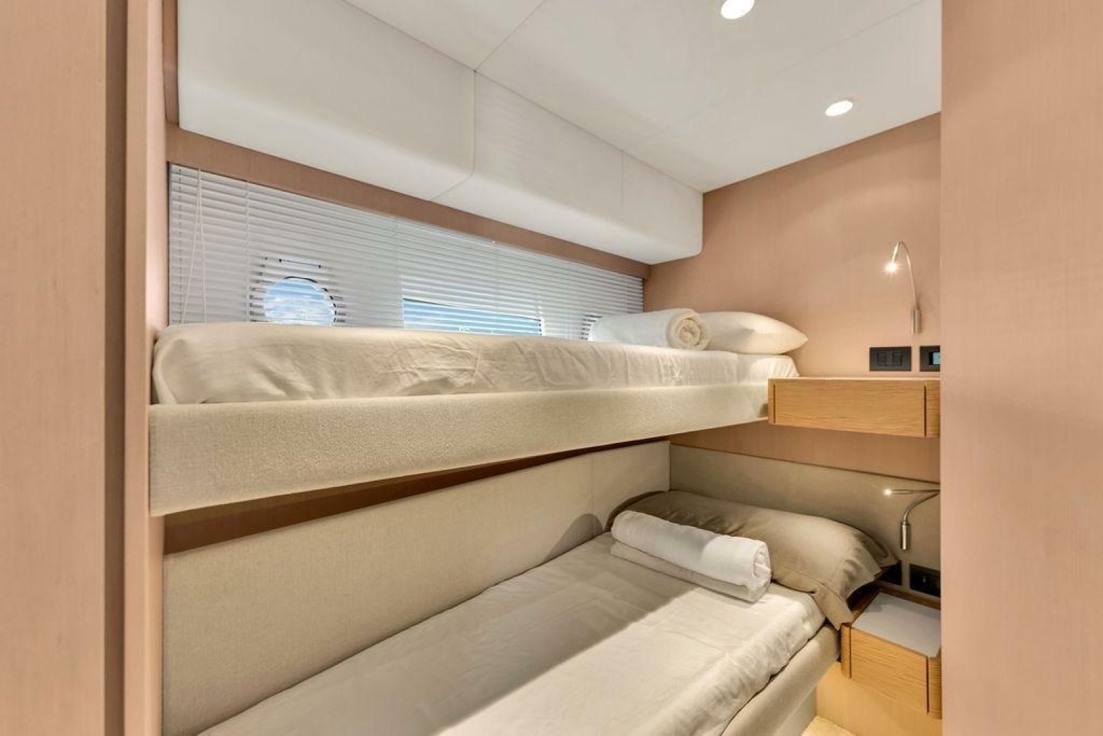 2021 Ferretti Yachts 500