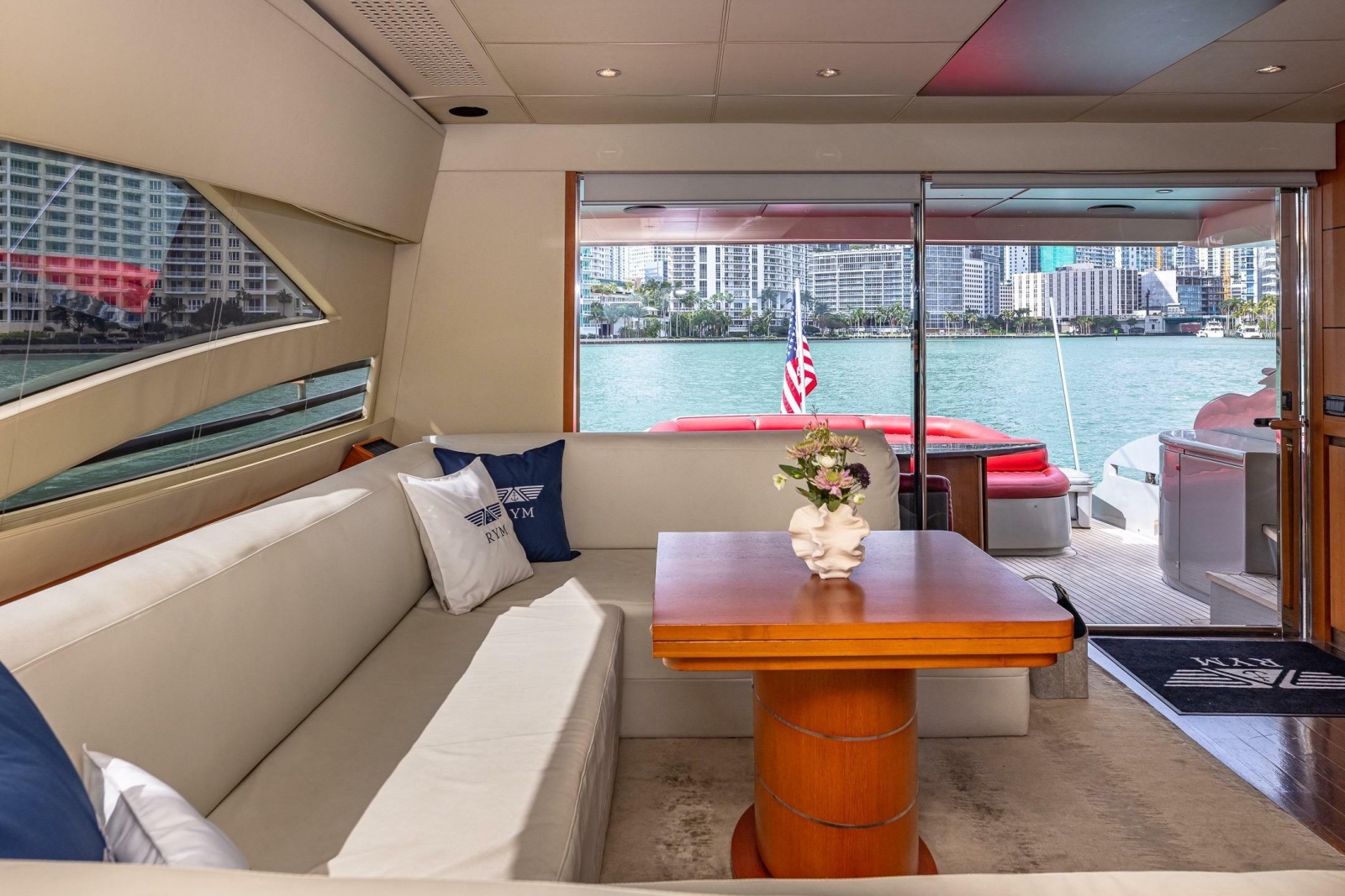 2008 Pershing 90