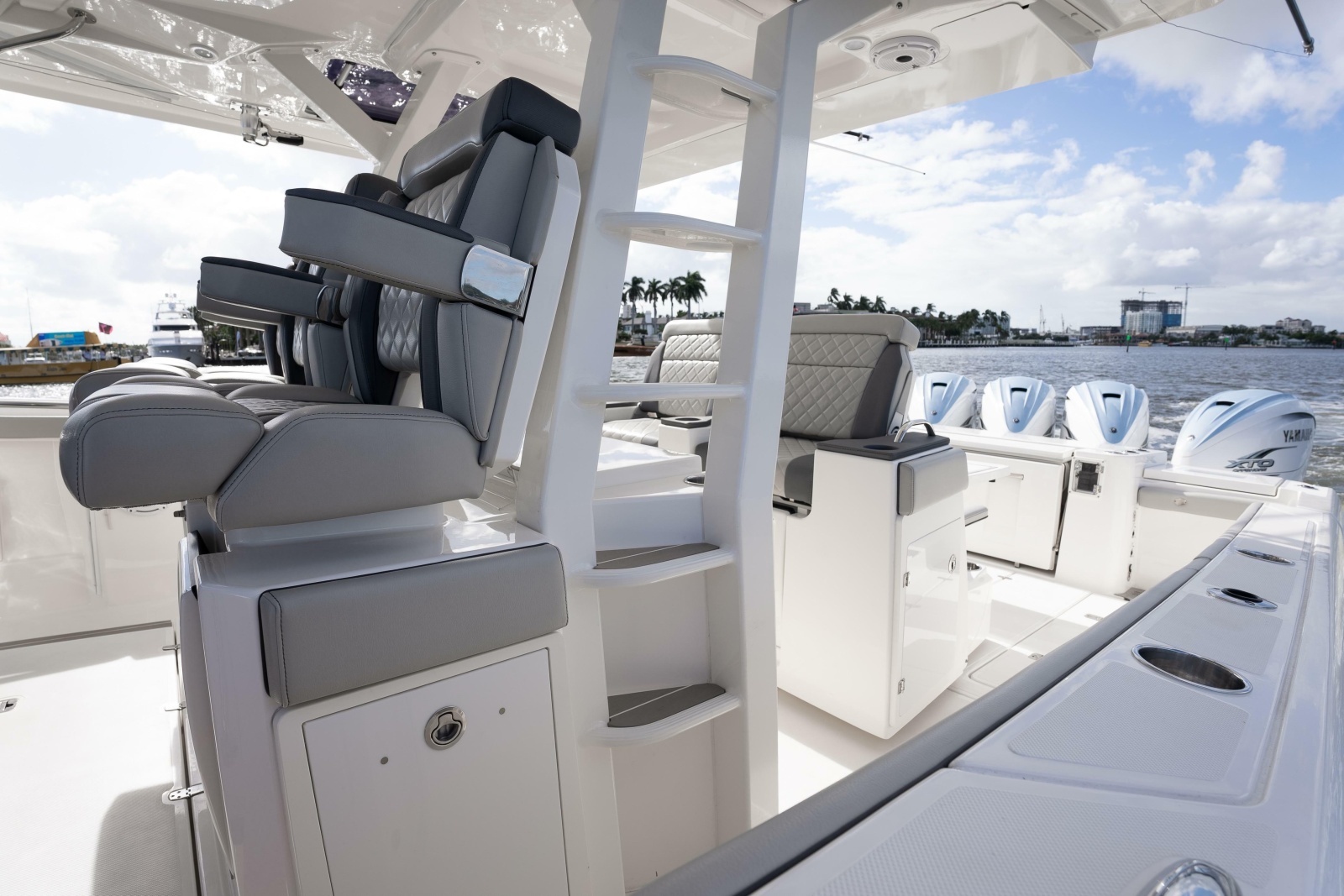 2022 Pursuit S 428 Sport