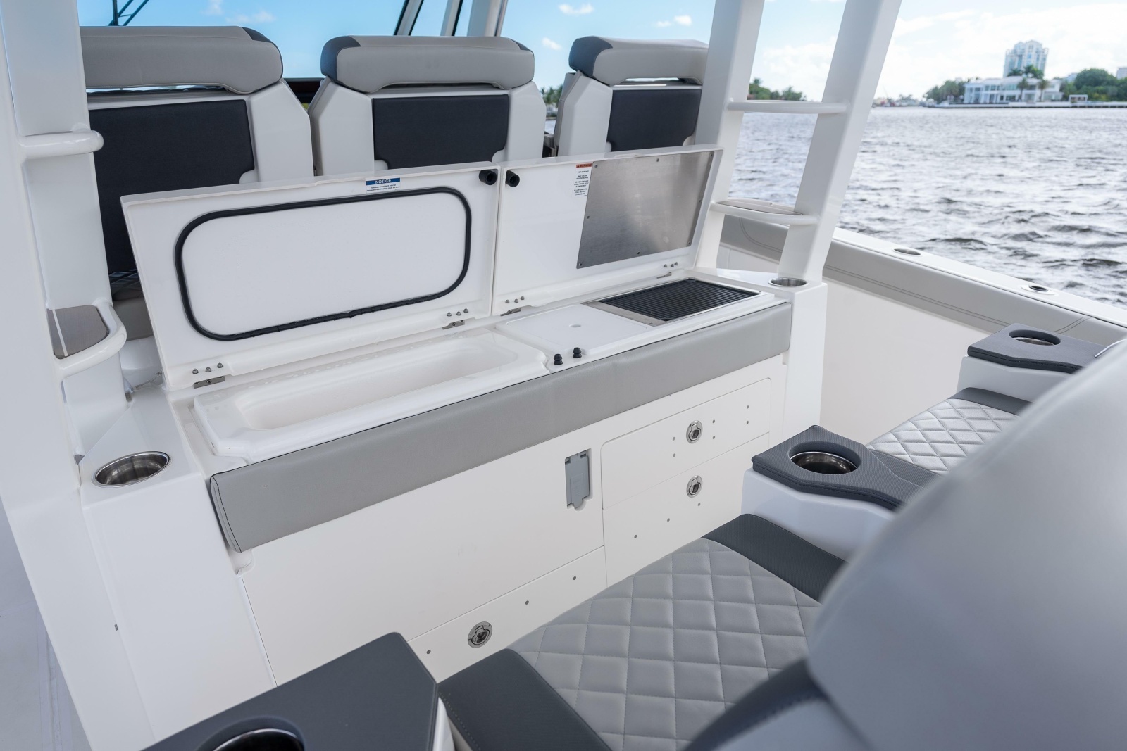 2022 Pursuit S 428 Sport