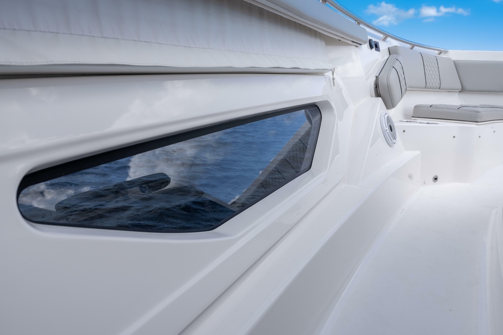 2022 Pursuit S 428 Sport