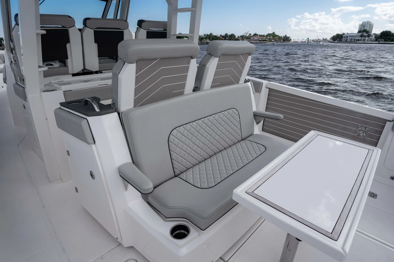 2022 Pursuit S 428 Sport