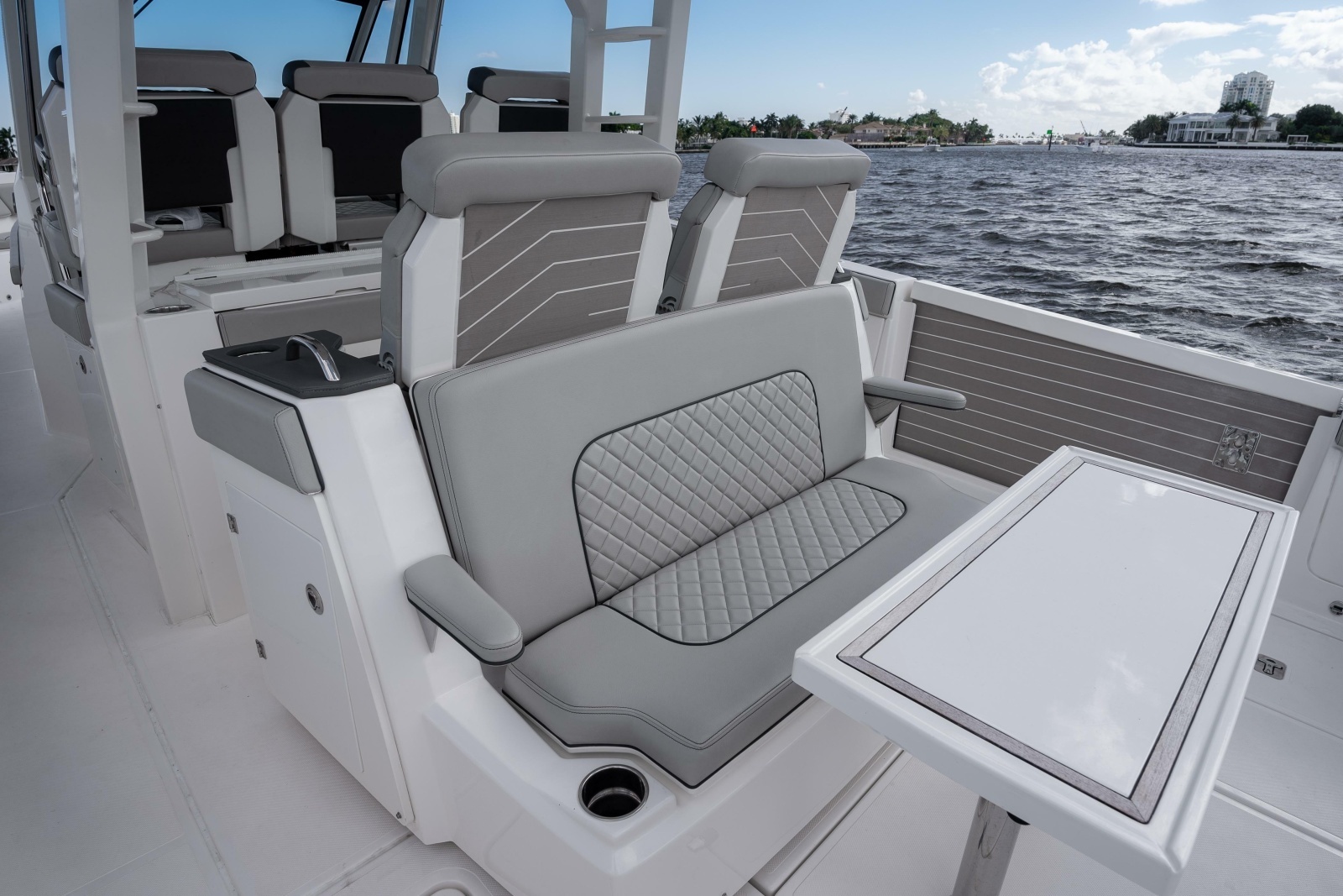 2022 Pursuit S 428 Sport