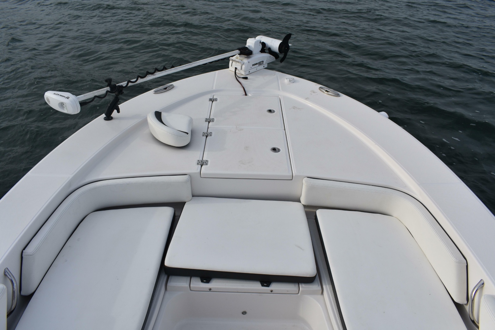 2022 Robalo 246 Cayman