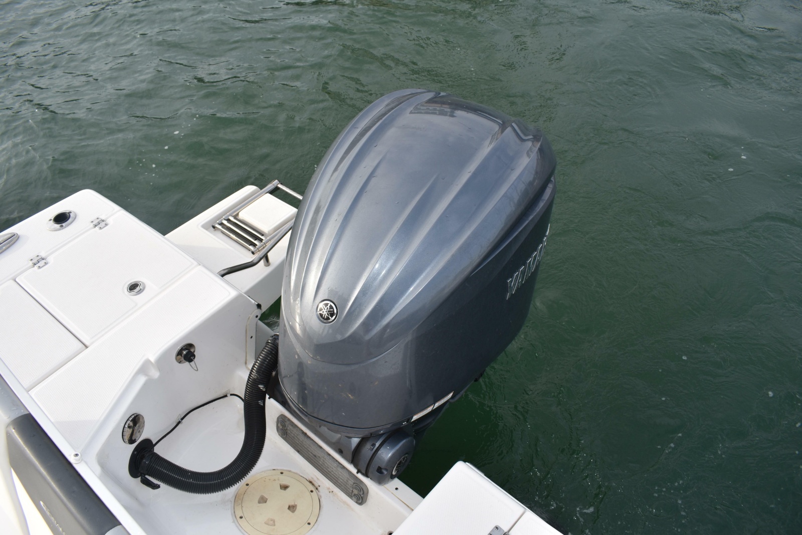 2022 Robalo 246 Cayman
