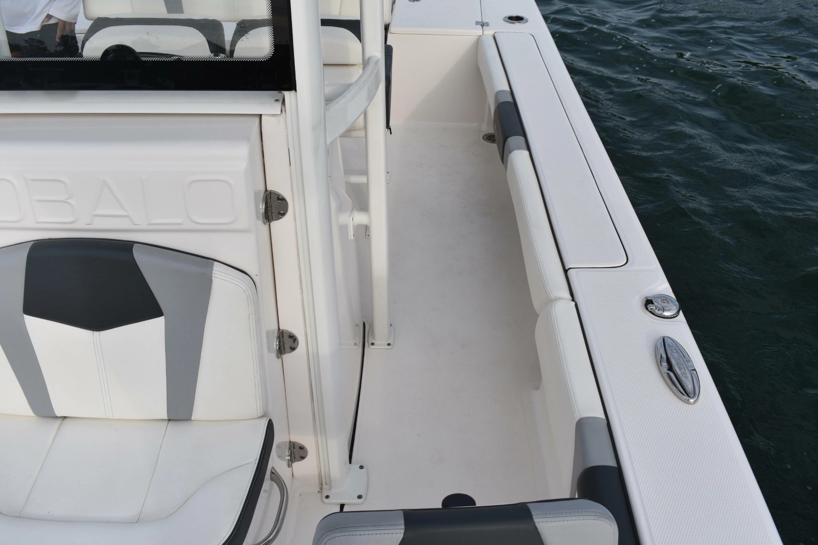 2022 Robalo 246 Cayman