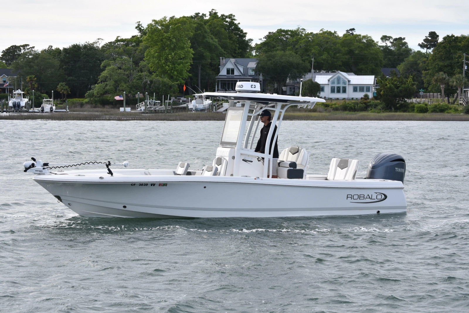 2022 Robalo 246 Cayman