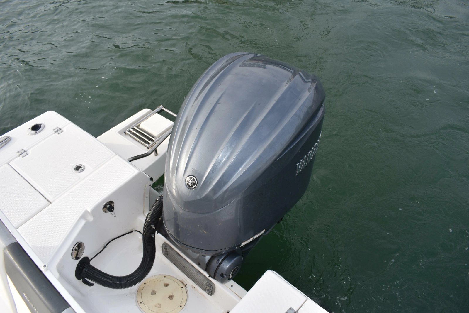 2022 Robalo 246 Cayman
