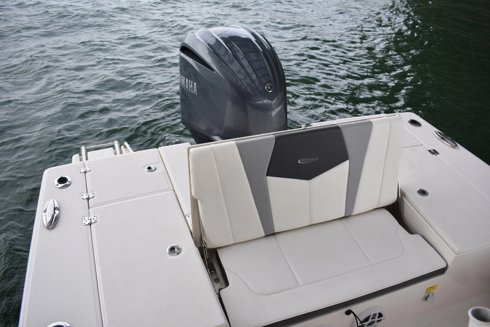 2022 Robalo 246 Cayman