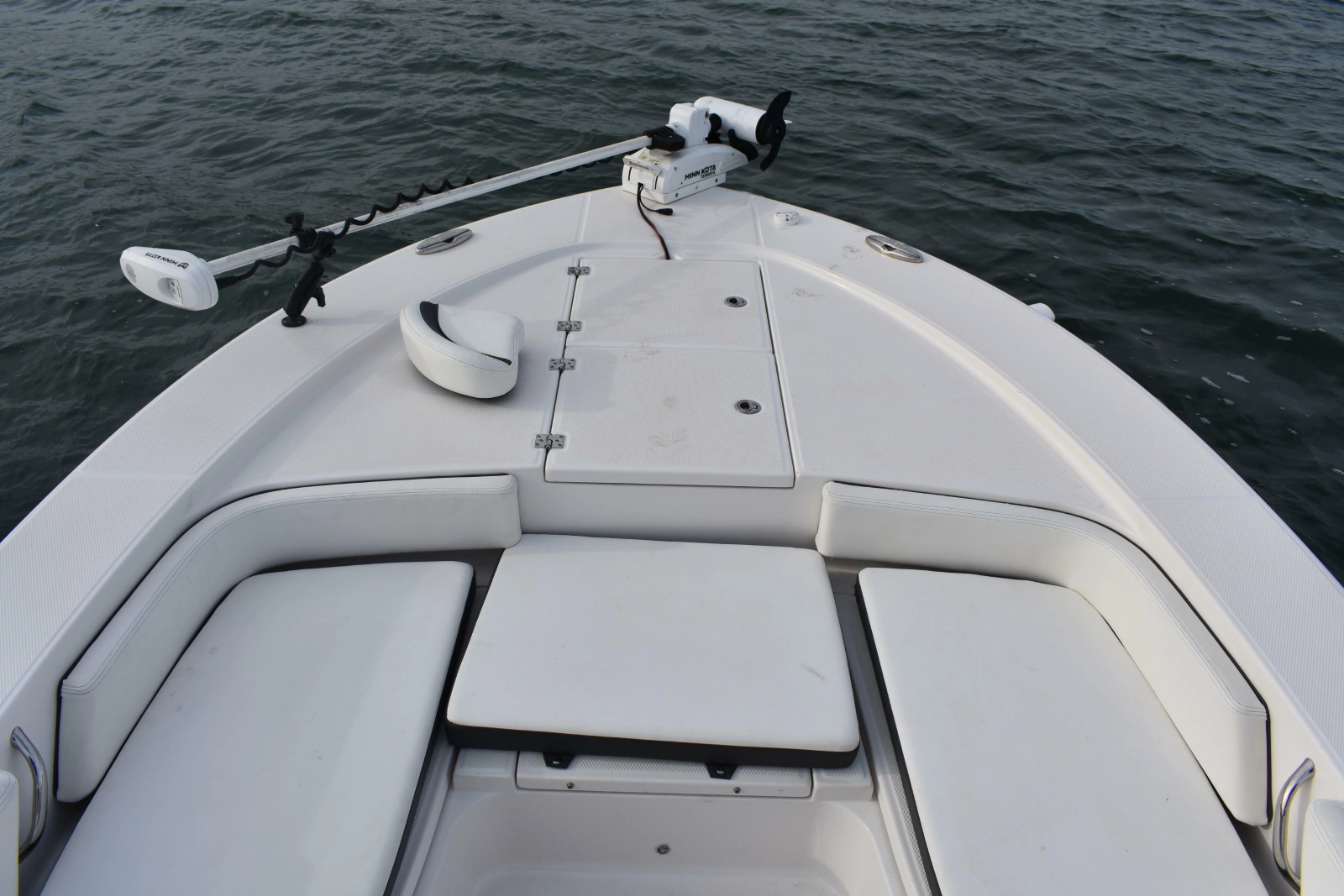 2022 Robalo 246 Cayman
