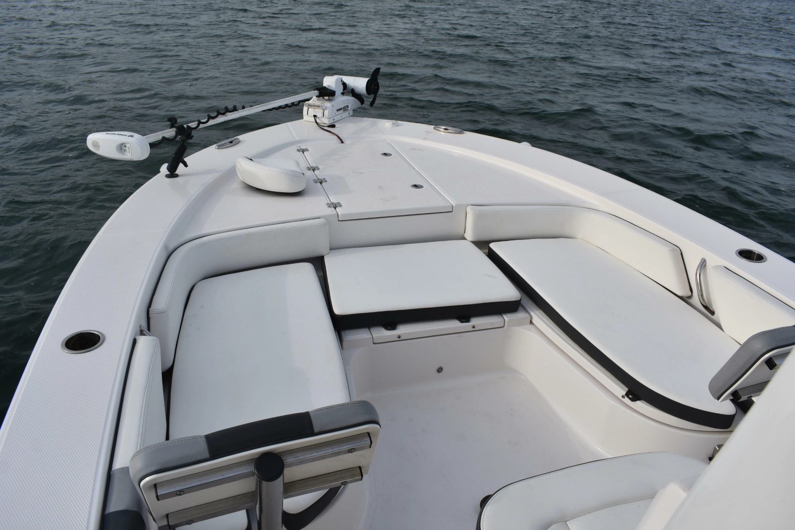 2022 Robalo 246 Cayman