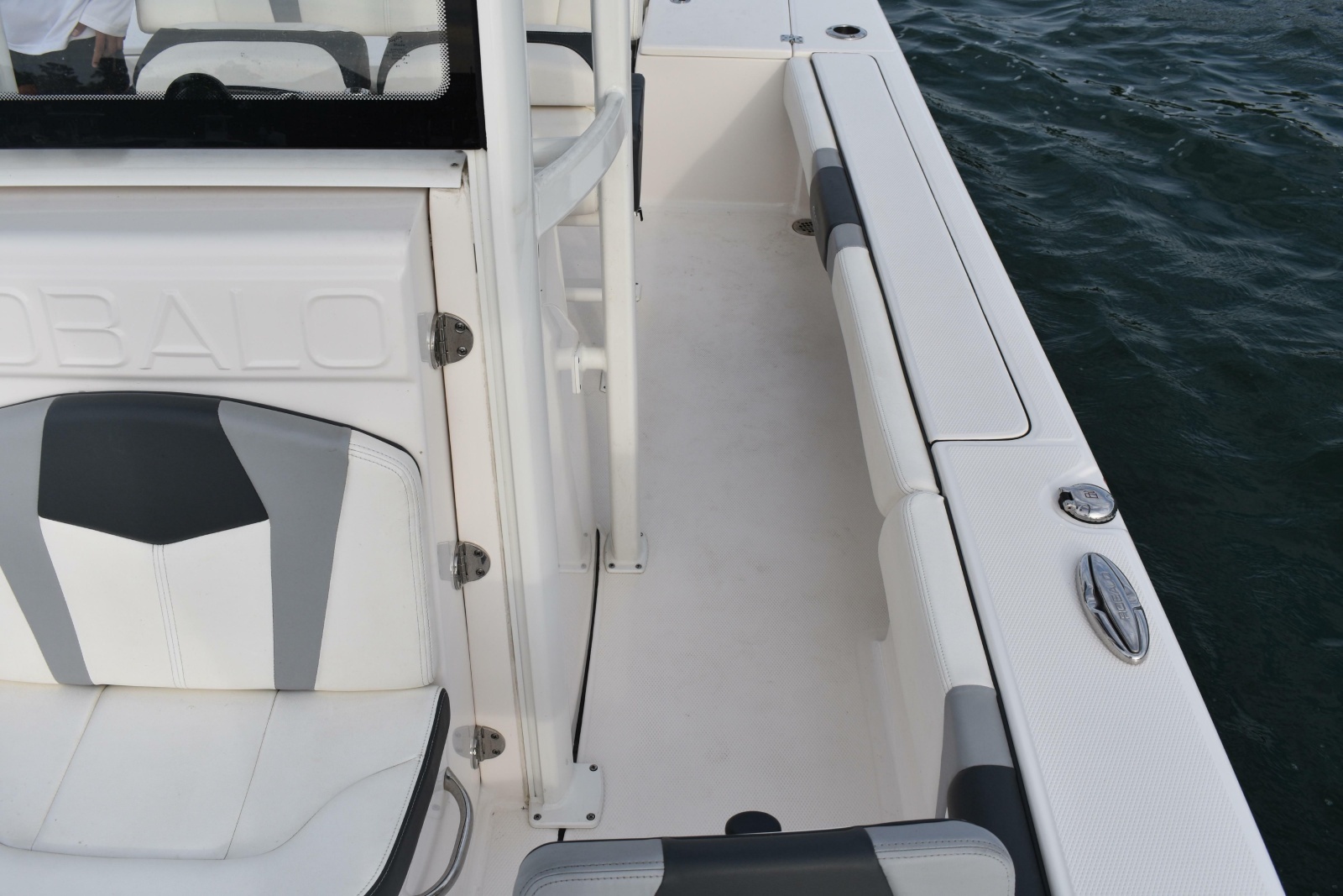 2022 Robalo 246 Cayman