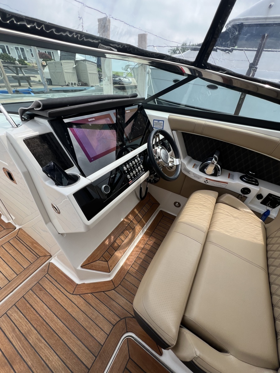 2020 Sea Ray 350 SLX