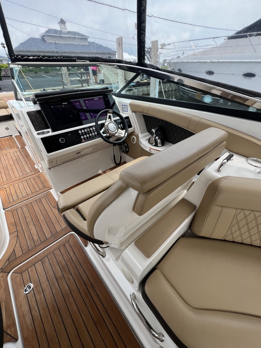 2020 Sea Ray 350 SLX