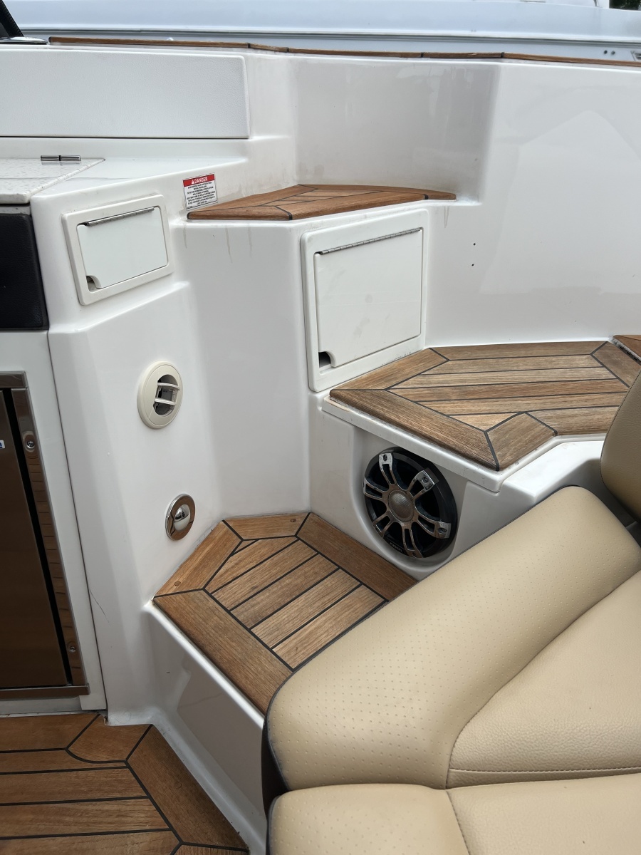 2020 Sea Ray 350 SLX