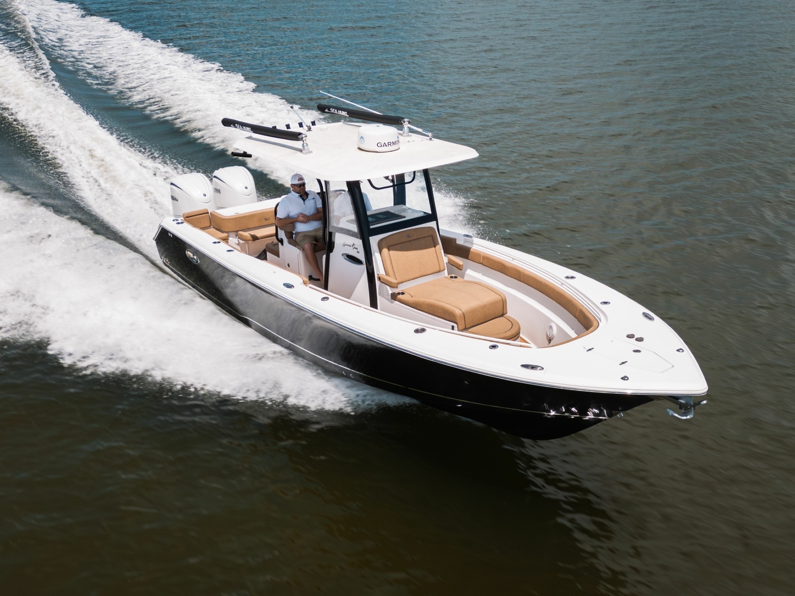2022 Sea Hunt Gamefish 30 Coffin Box