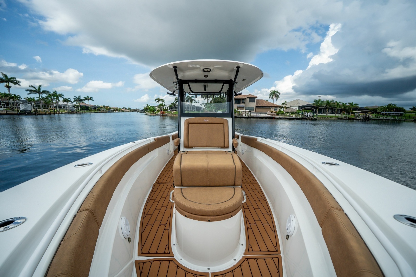2022 Sea Hunt Gamefish 30 Coffin Box