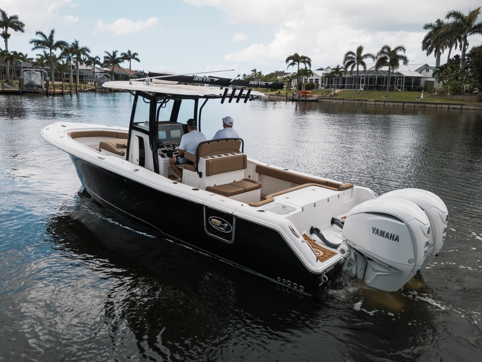 2022 Sea Hunt Gamefish 30 Coffin Box