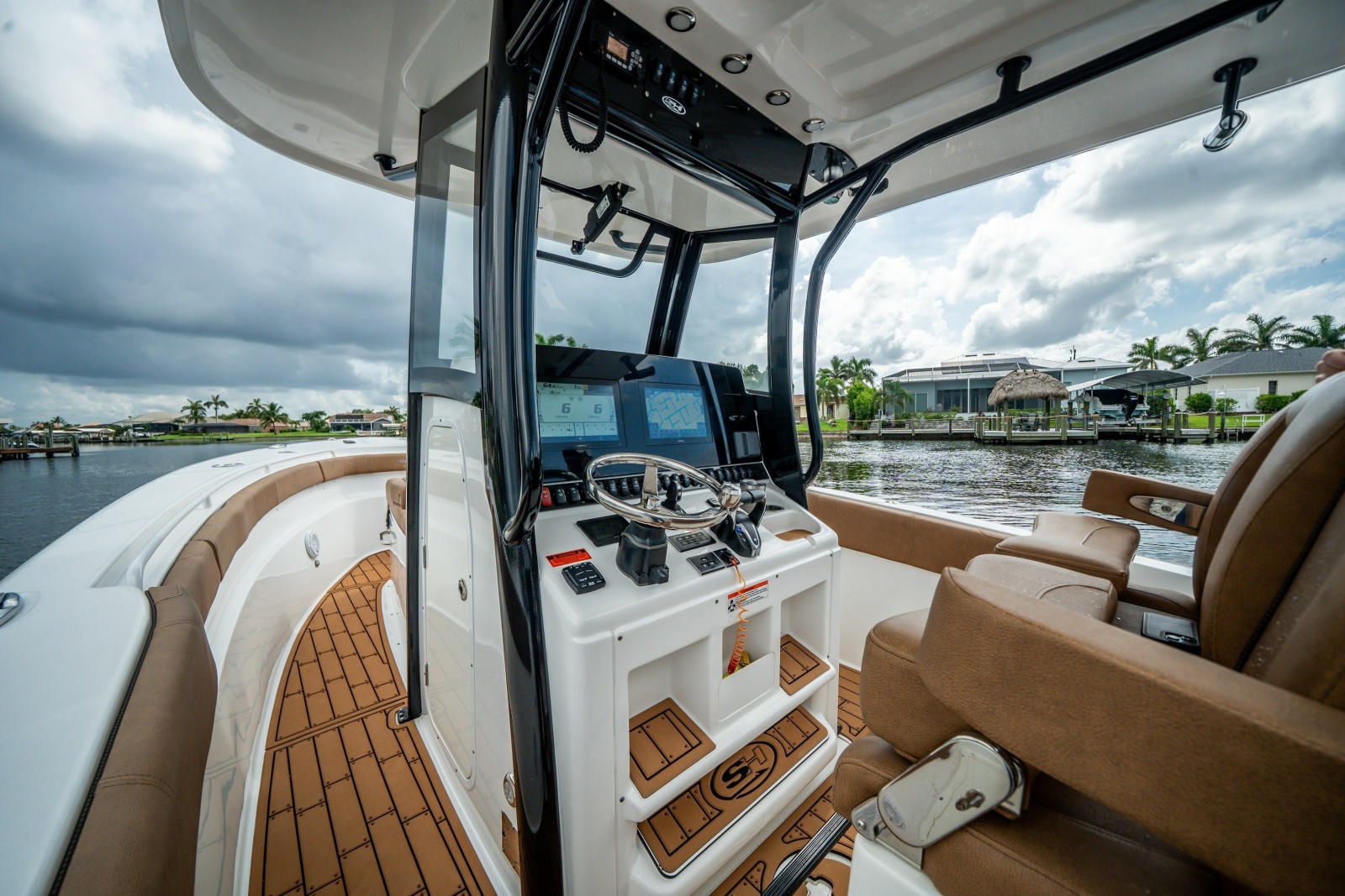 2022 Sea Hunt Gamefish 30 Coffin Box