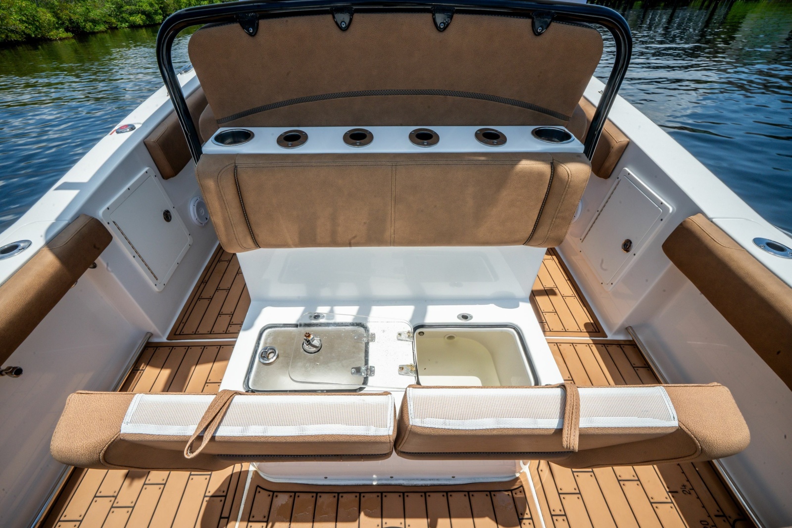 2022 Sea Hunt Gamefish 30 Coffin Box