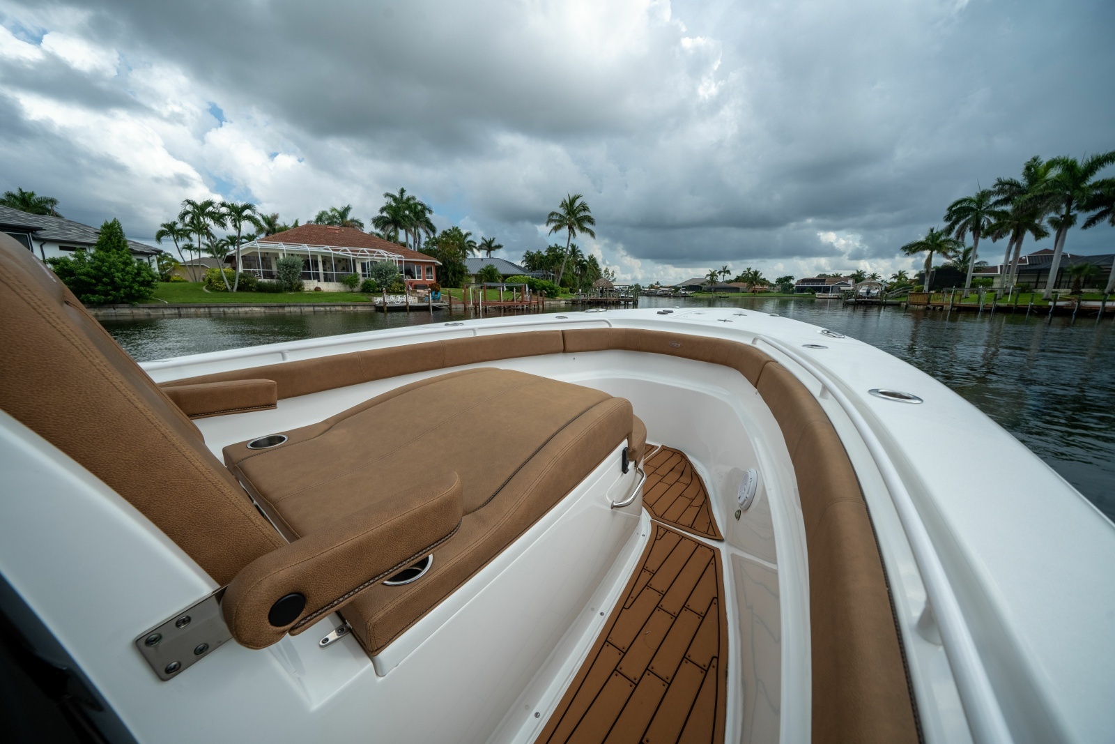 2022 Sea Hunt Gamefish 30 Coffin Box