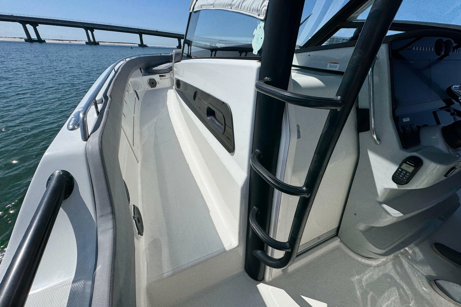 2021 Boston Whaler 420 Outrage
