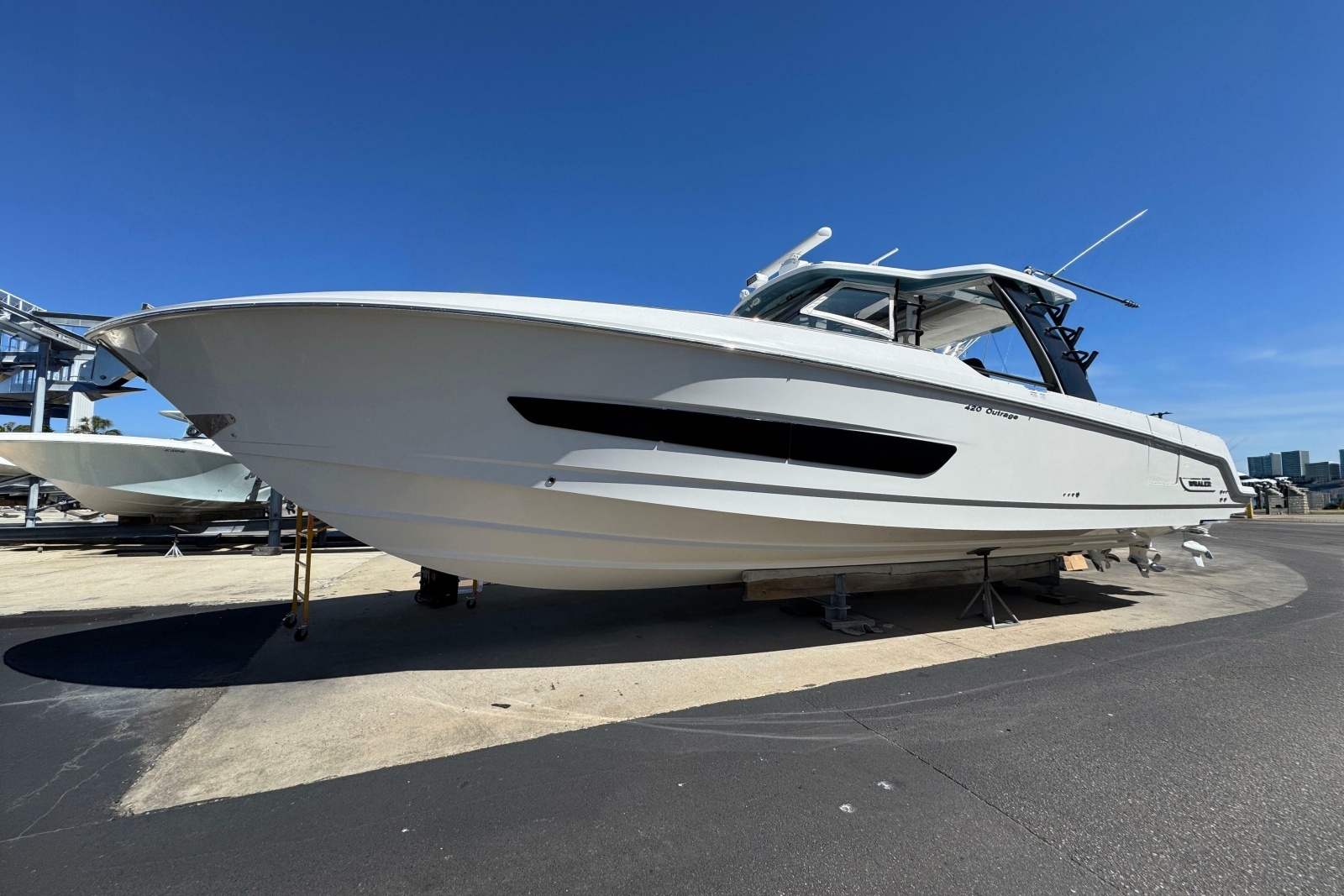 2021 Boston Whaler 420 Outrage