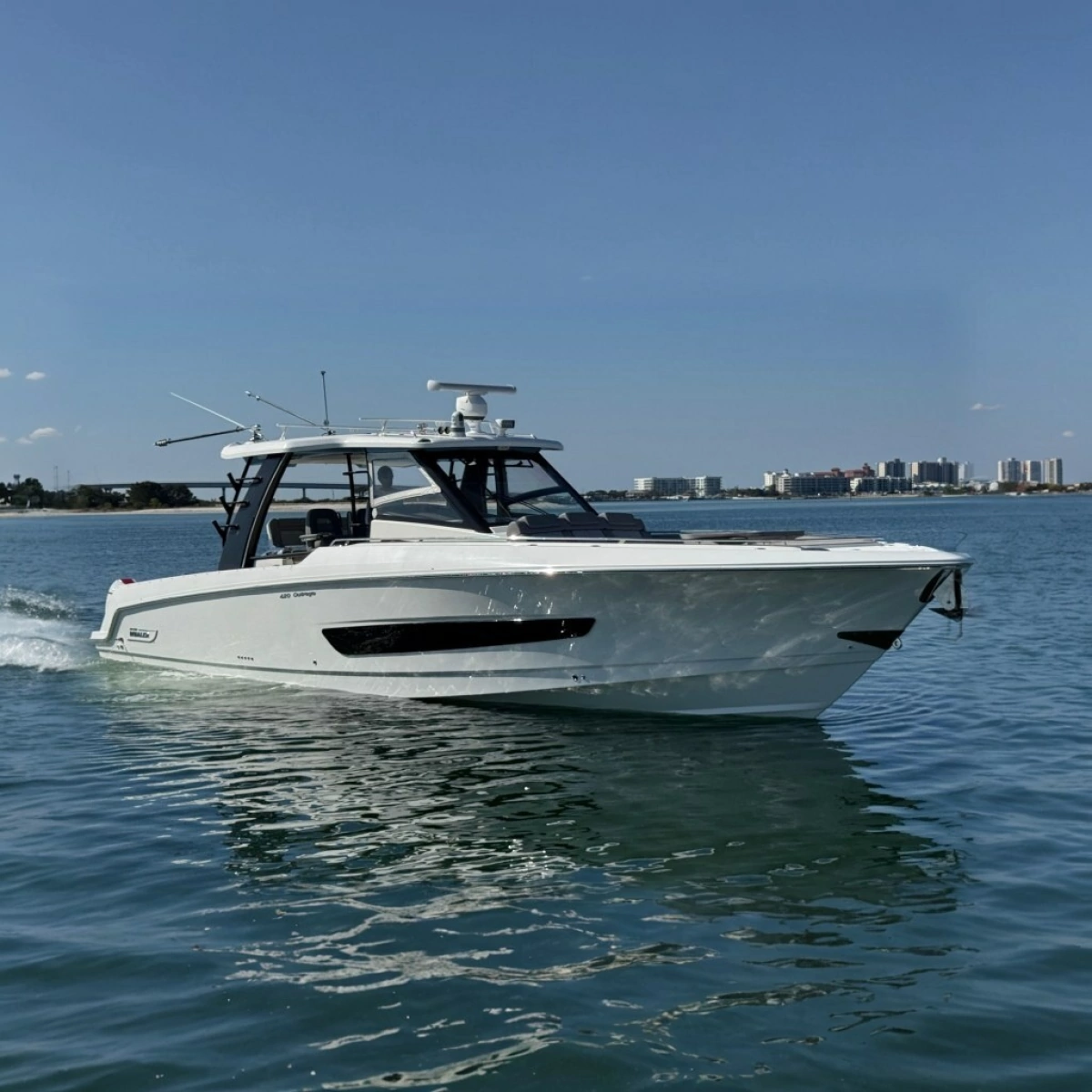 2021 Boston Whaler 420 Outrage
