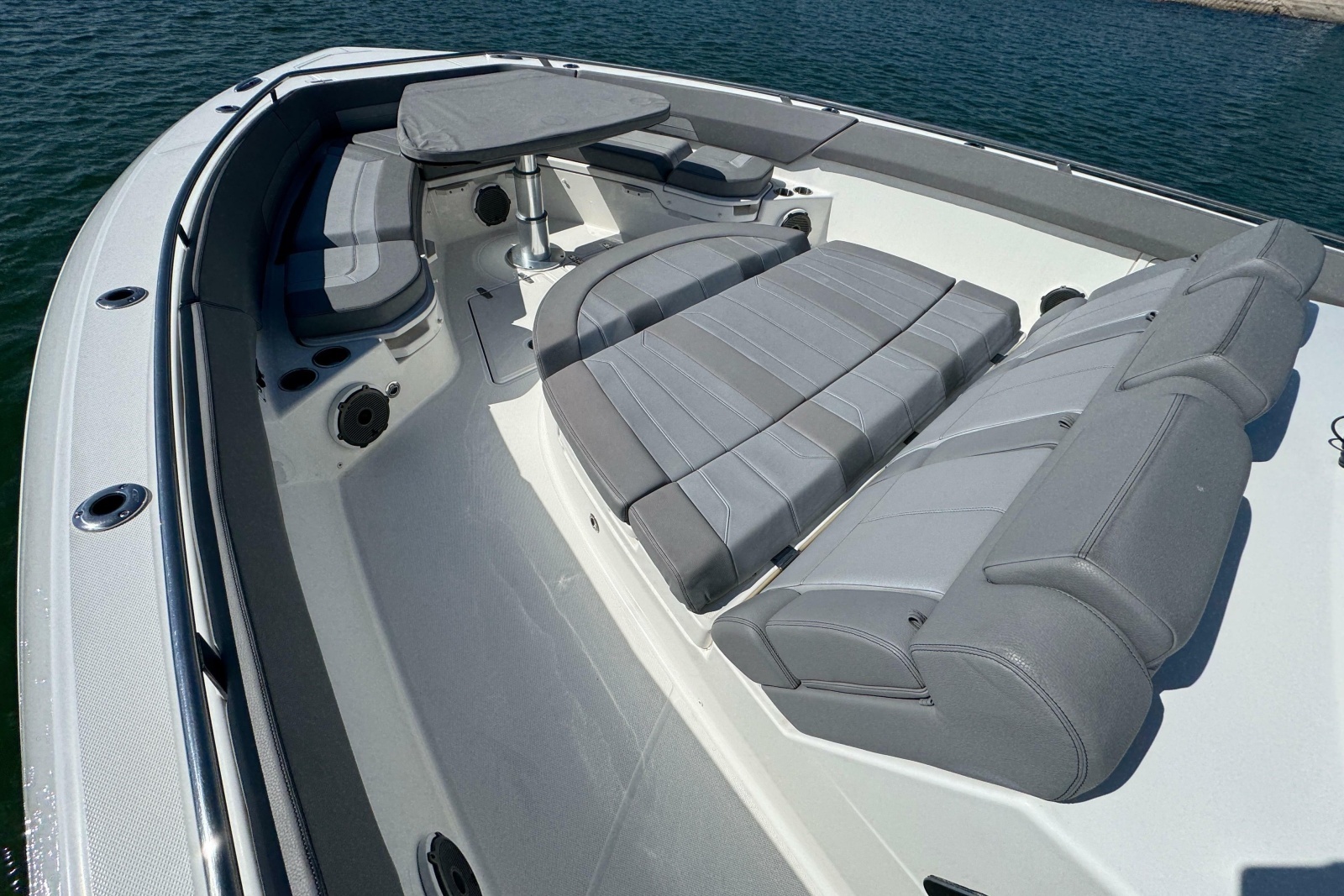 2021 Boston Whaler 420 Outrage