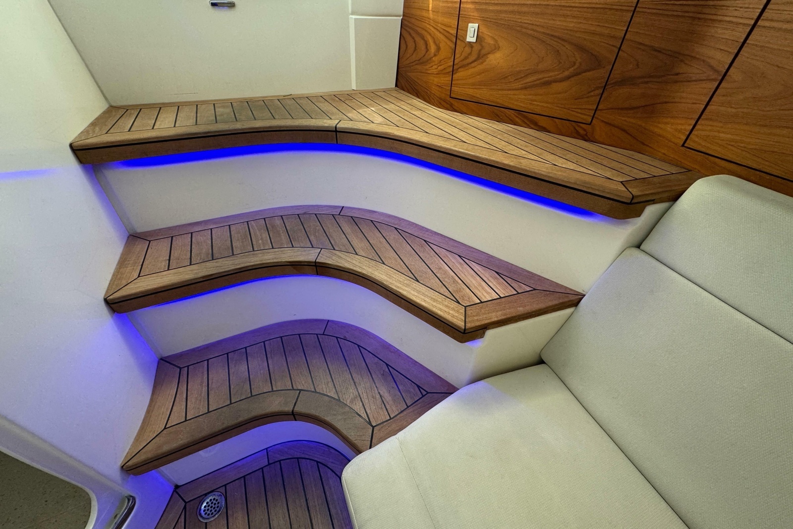 2021 Boston Whaler 420 Outrage
