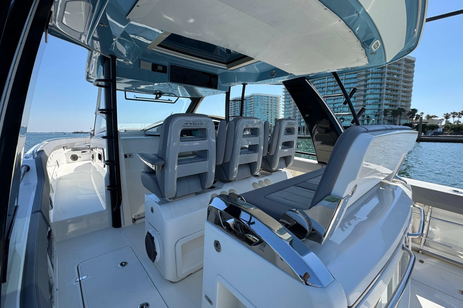 2021 Boston Whaler 420 Outrage