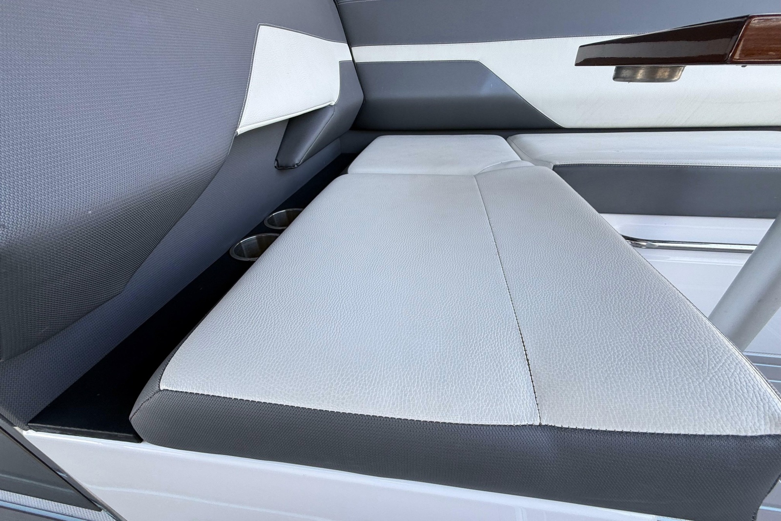 2021 Cruisers Yachts 38 GLS OB
