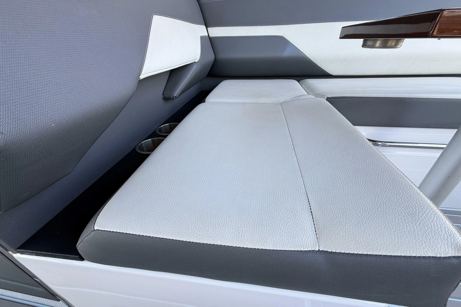 2021 Cruisers Yachts 38 GLS OB