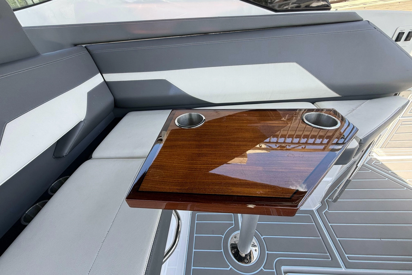 2021 Cruisers Yachts 38 GLS OB