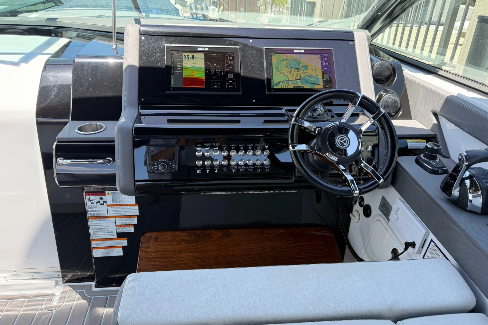 2021 Cruisers Yachts 38 GLS OB