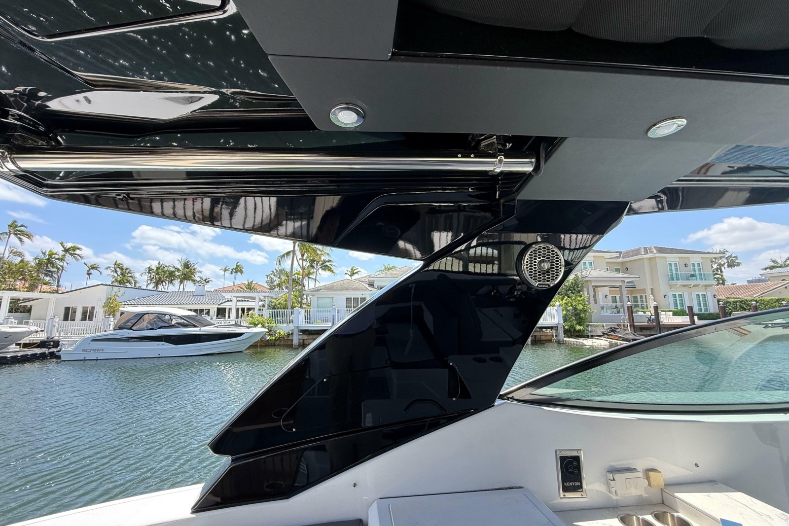 2021 Cruisers Yachts 38 GLS OB