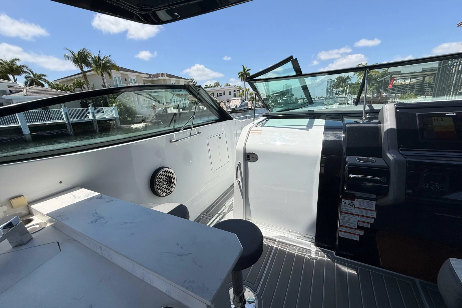 2021 Cruisers Yachts 38 GLS OB