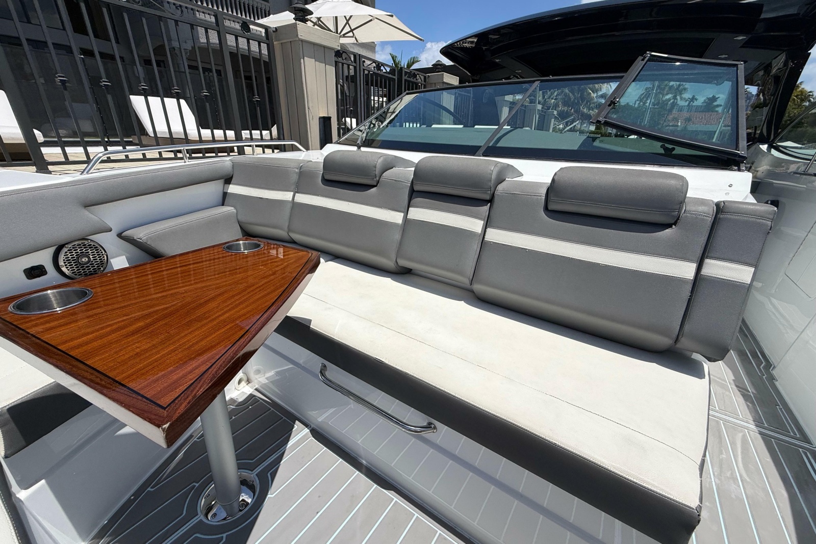 2021 Cruisers Yachts 38 GLS OB