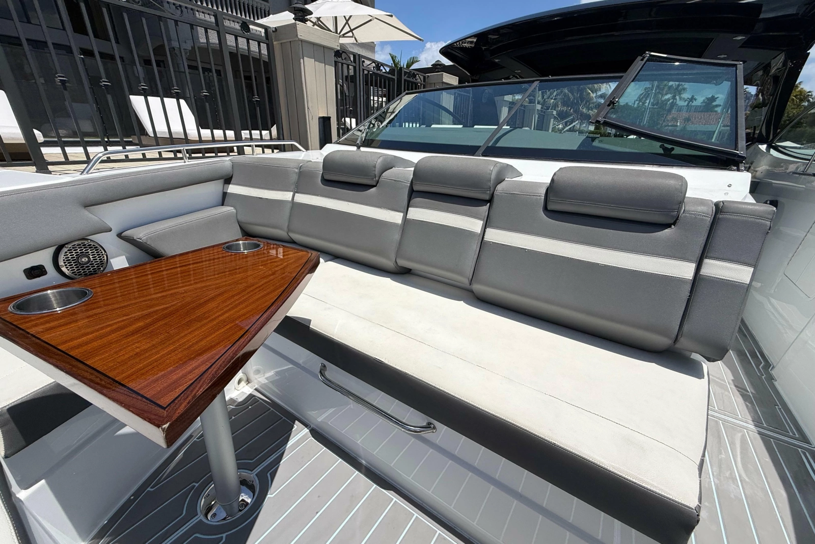 2021 Cruisers Yachts 38 GLS OB