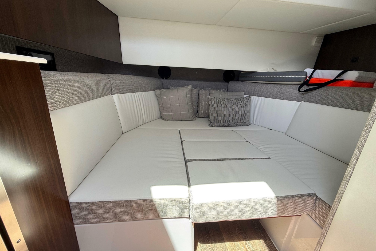 2021 Cruisers Yachts 38 GLS OB