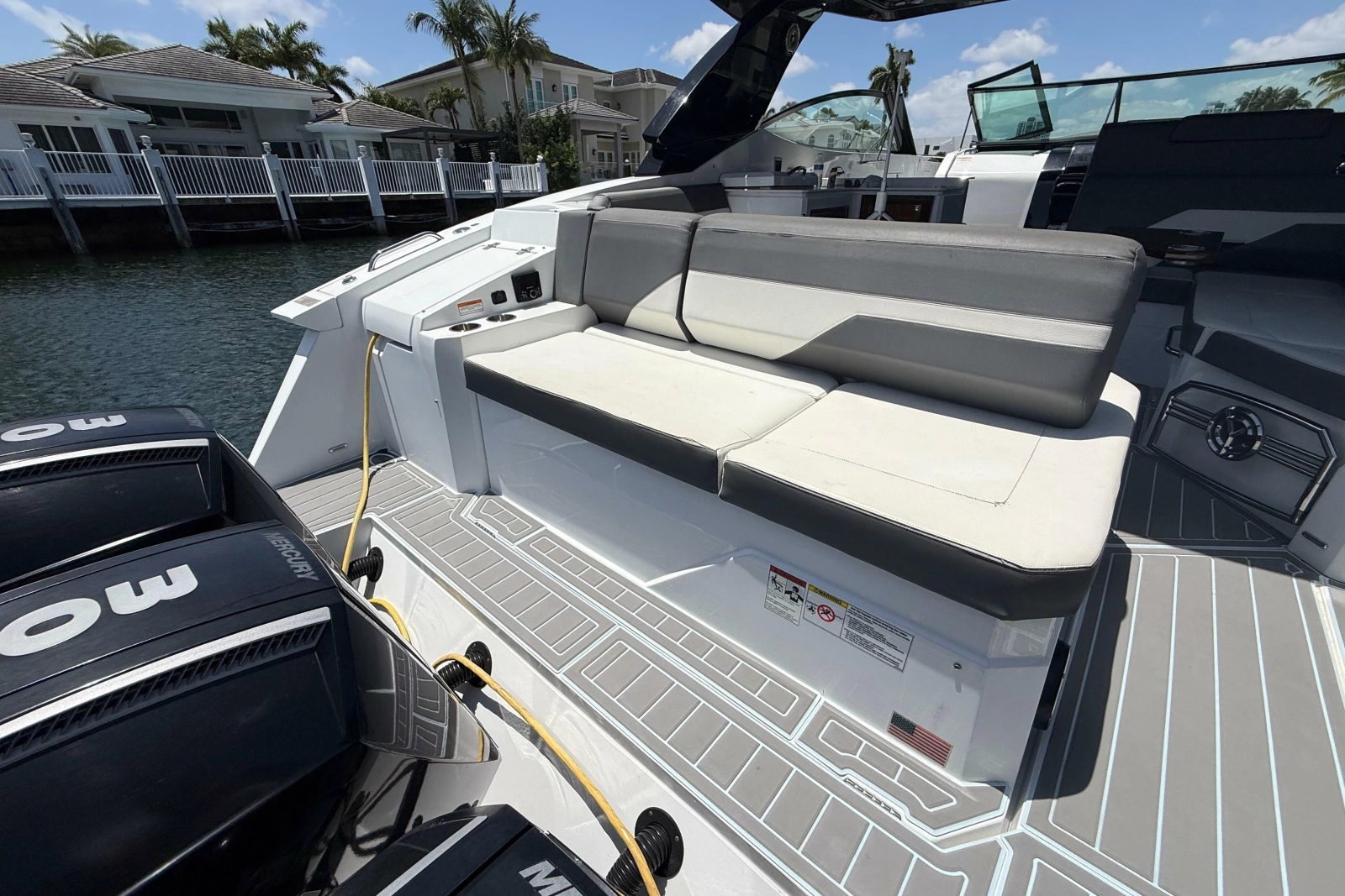 2021 Cruisers Yachts 38 GLS OB