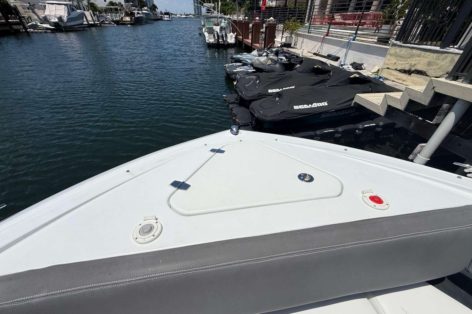 2021 Cruisers Yachts 38 GLS OB