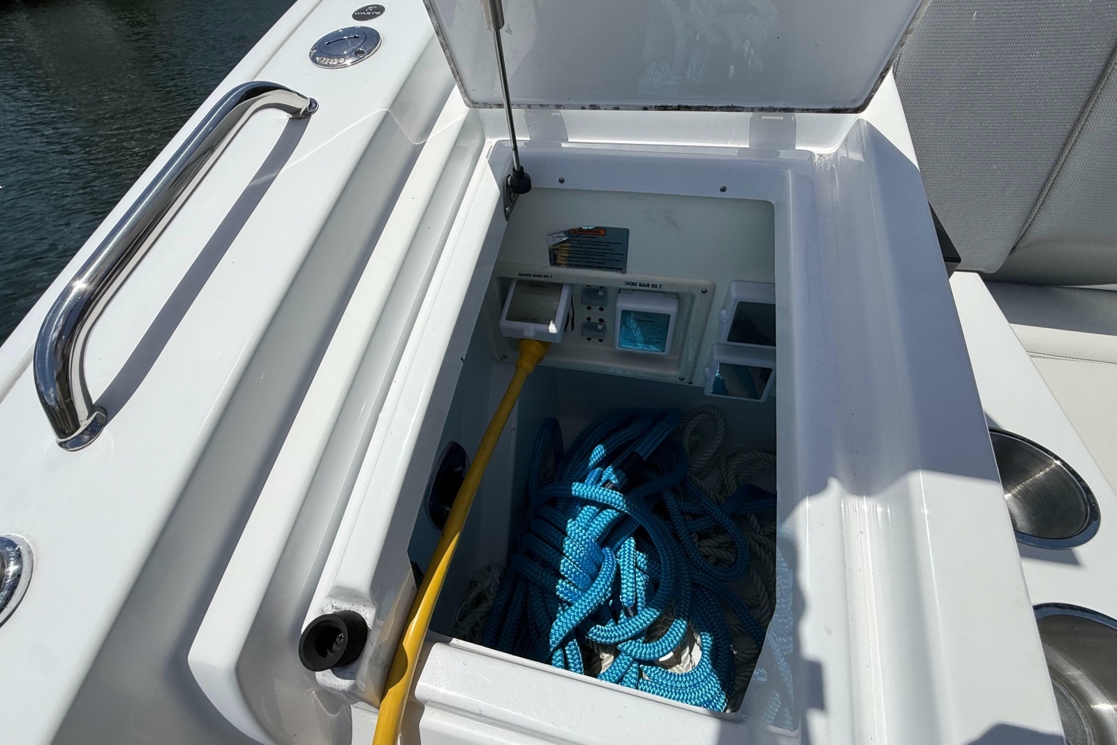2021 Cruisers Yachts 38 GLS OB