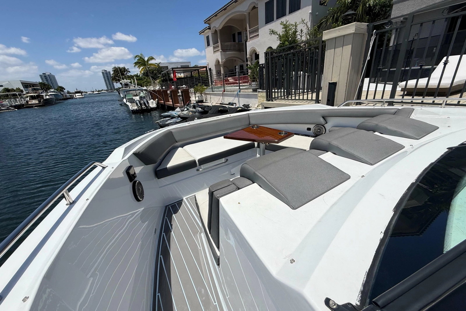 2021 Cruisers Yachts 38 GLS OB